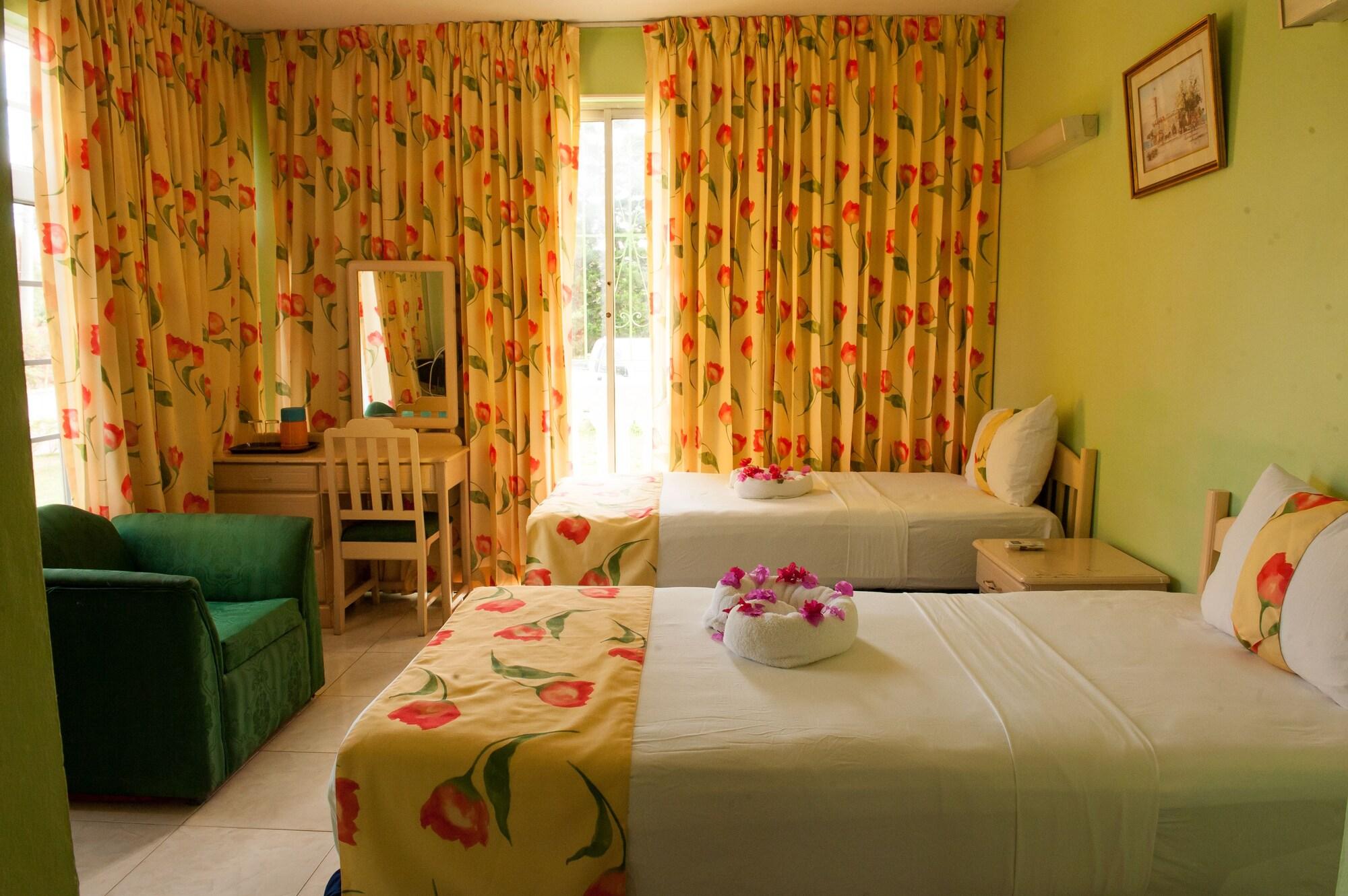 Foote Prints On The Sands Hotel Негрил Экстерьер фото