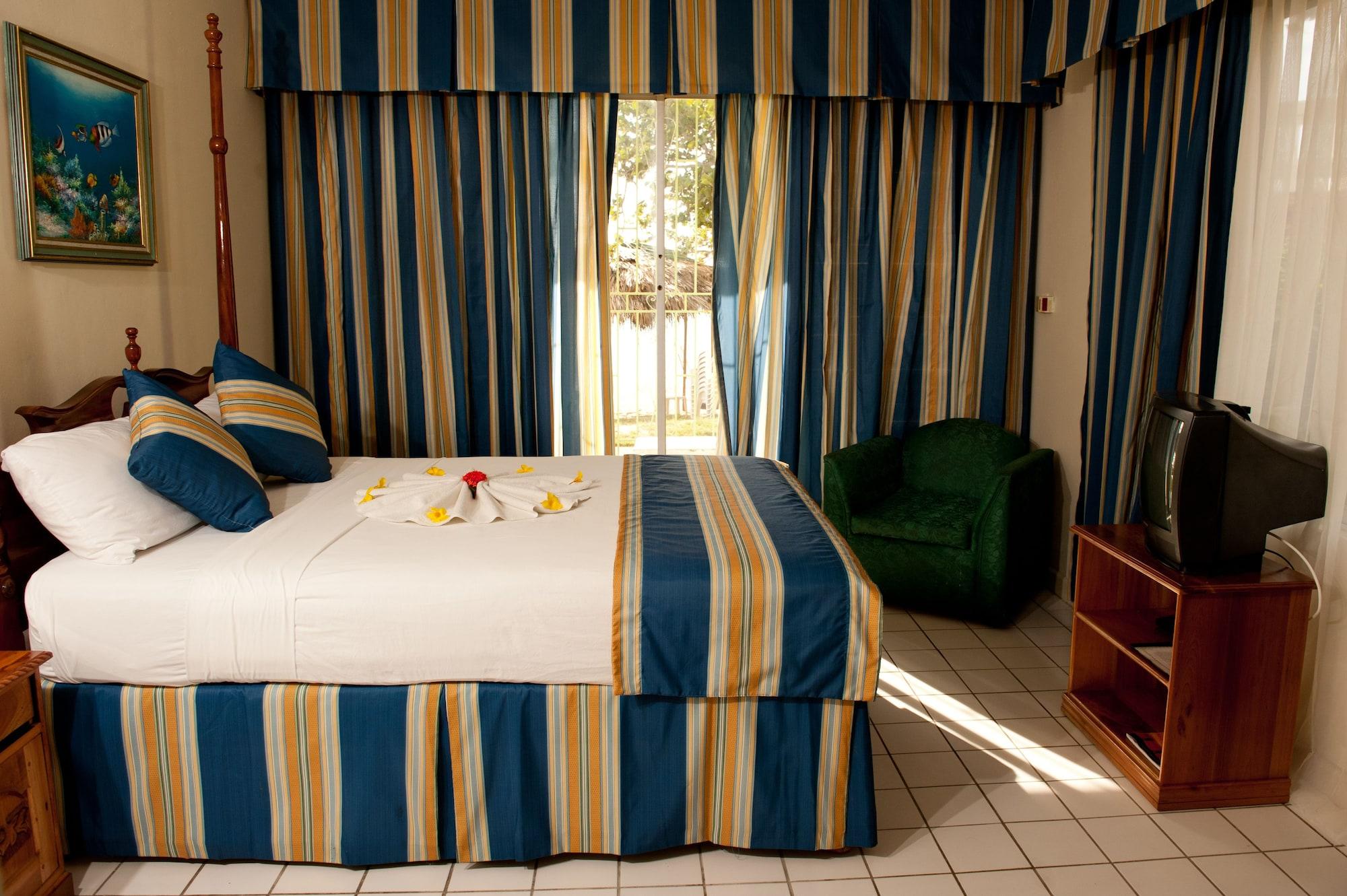 Foote Prints On The Sands Hotel Негрил Экстерьер фото