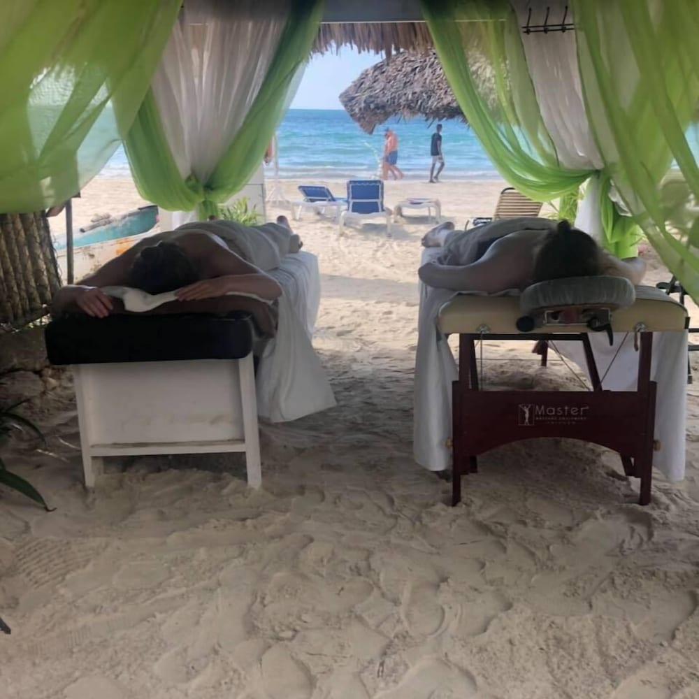 Foote Prints On The Sands Hotel Негрил Экстерьер фото