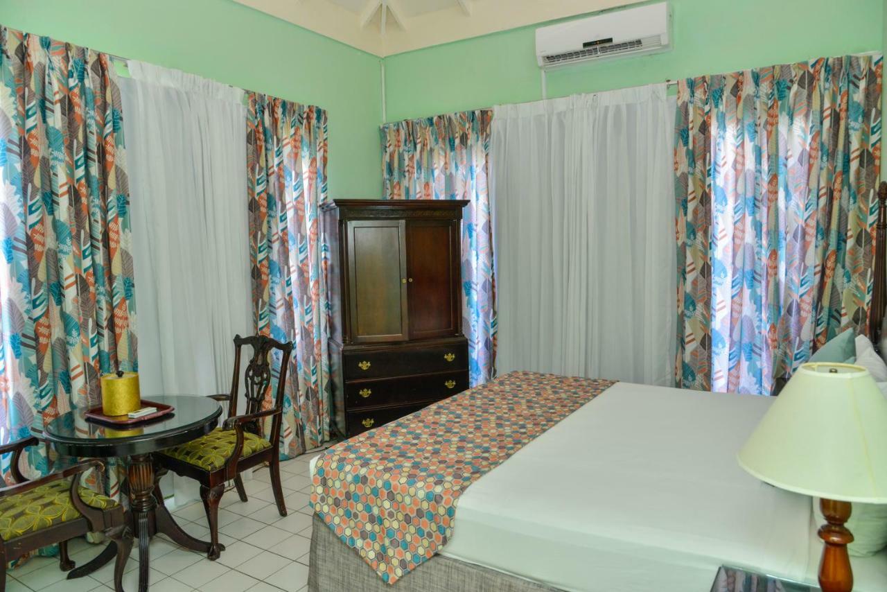 Foote Prints On The Sands Hotel Негрил Экстерьер фото