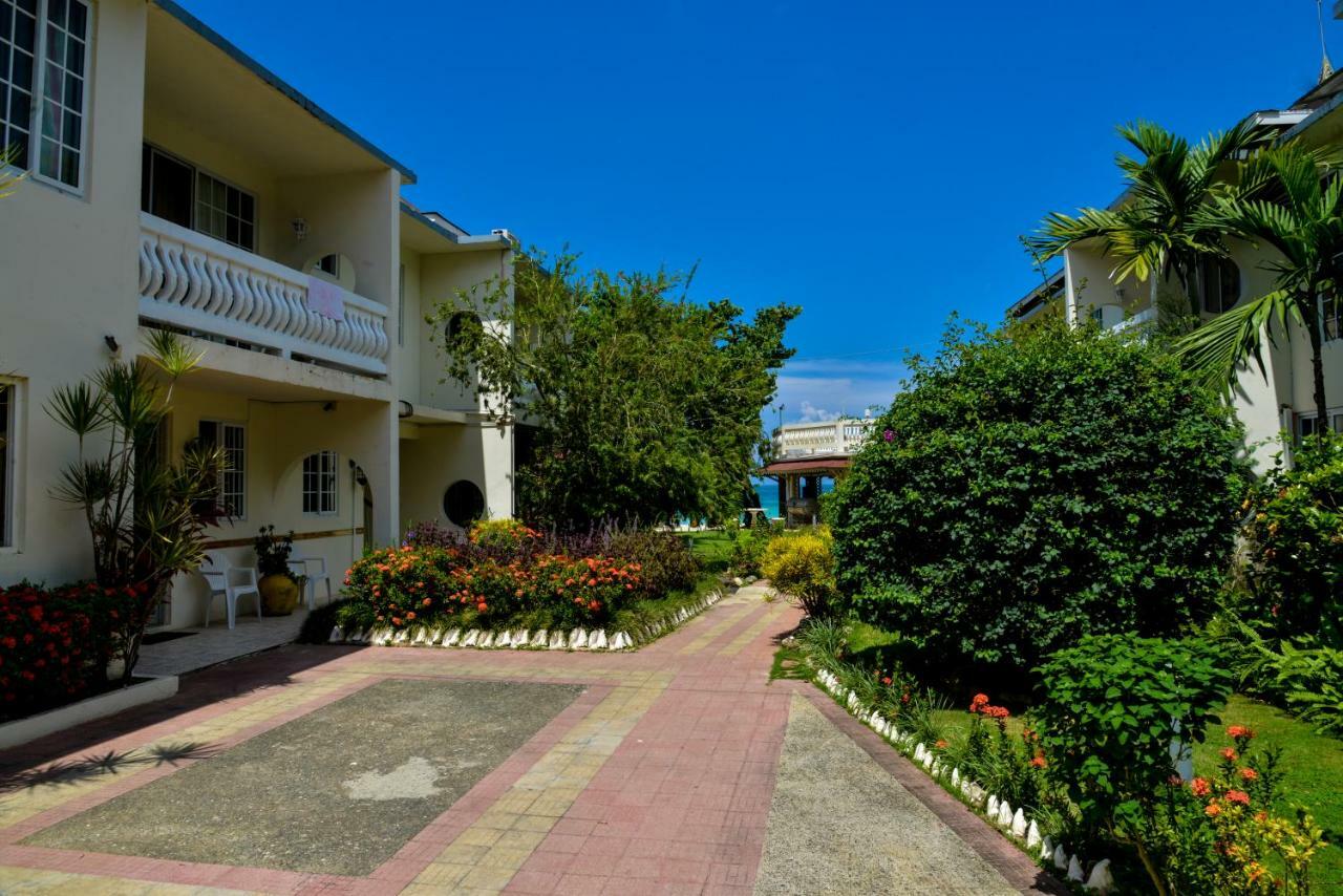 Foote Prints On The Sands Hotel Негрил Экстерьер фото
