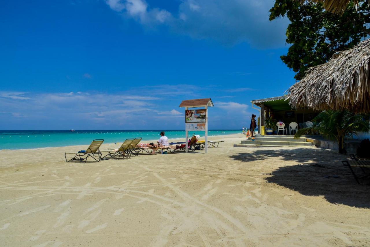 Foote Prints On The Sands Hotel Негрил Экстерьер фото