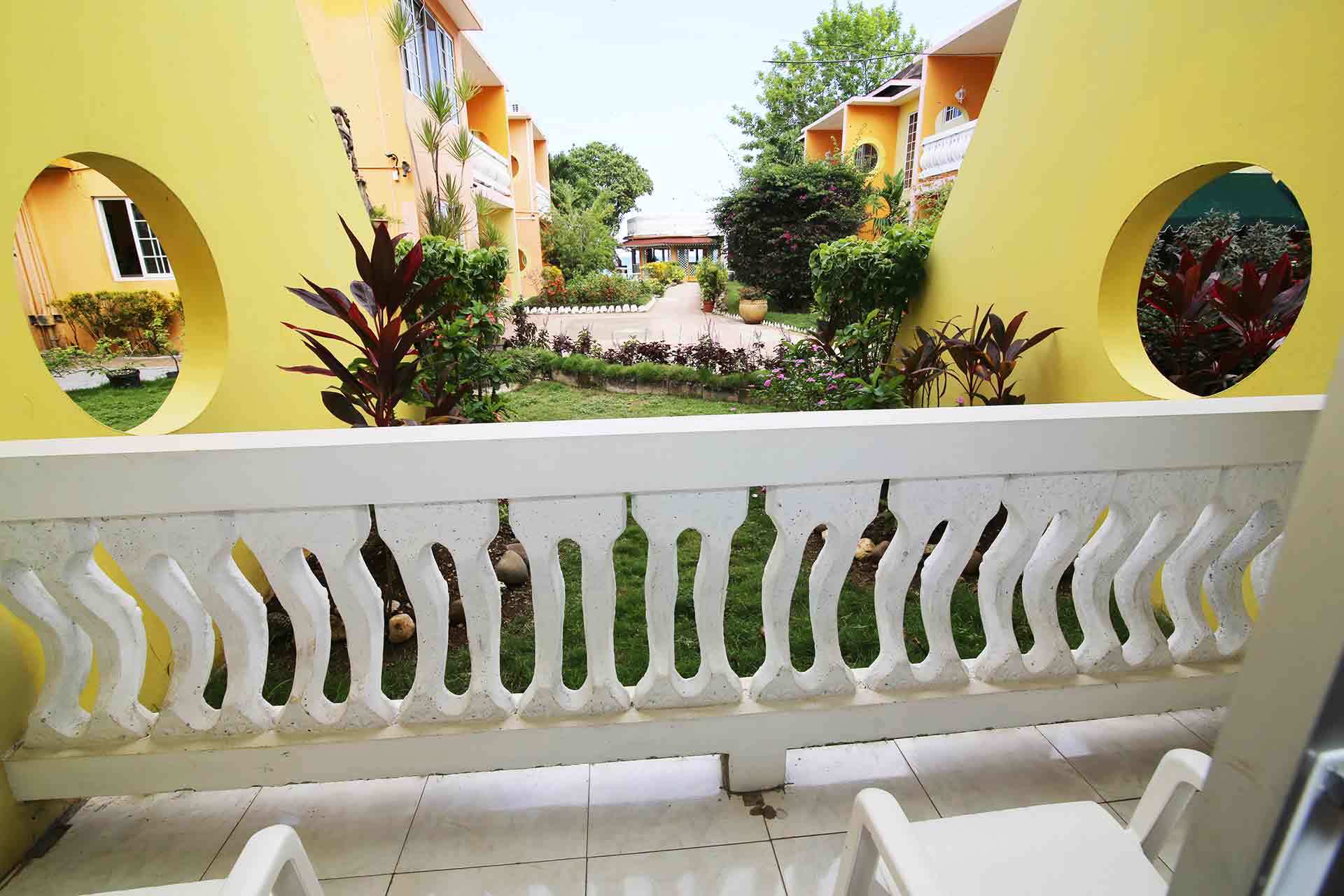 Foote Prints On The Sands Hotel Негрил Экстерьер фото