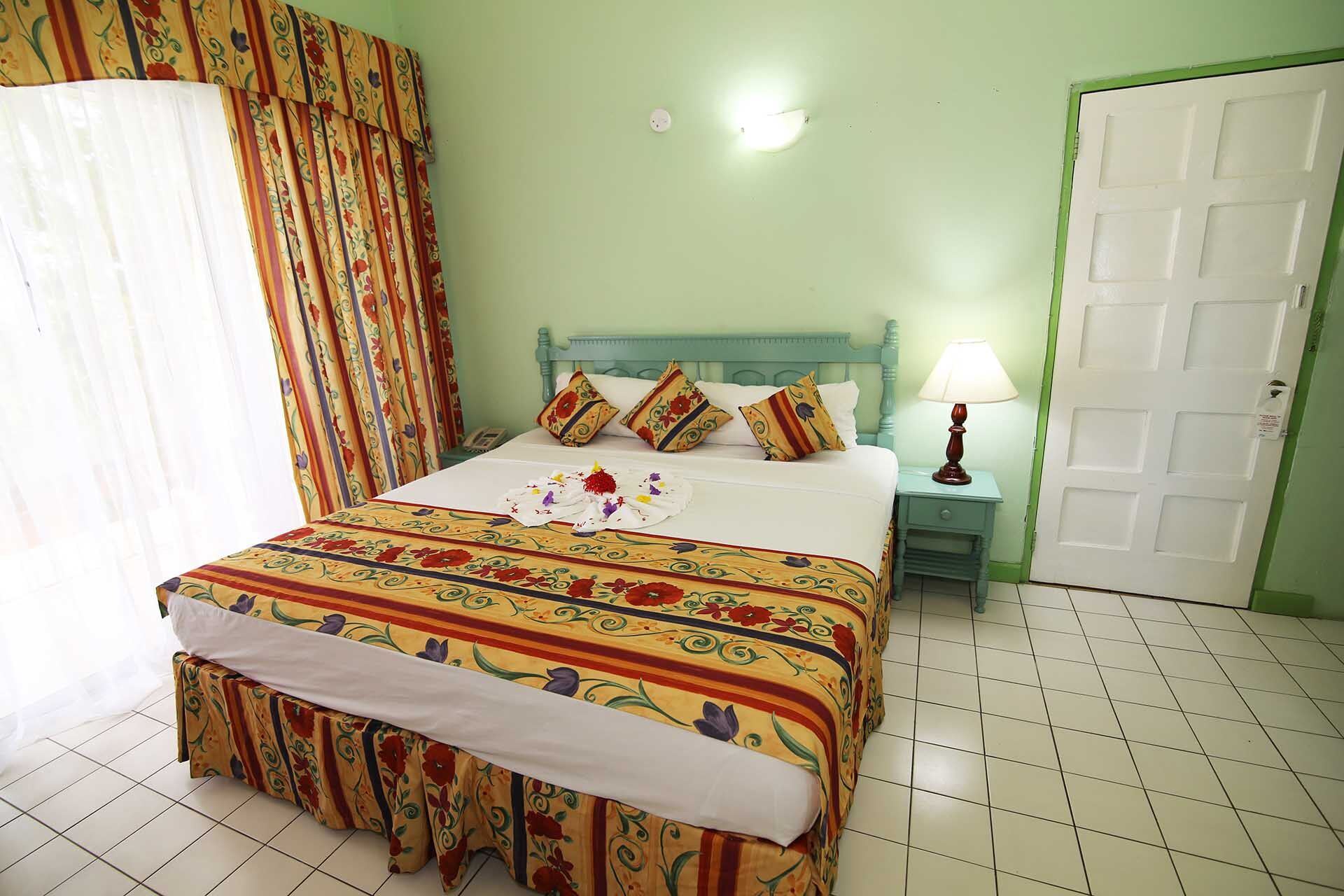 Foote Prints On The Sands Hotel Негрил Экстерьер фото