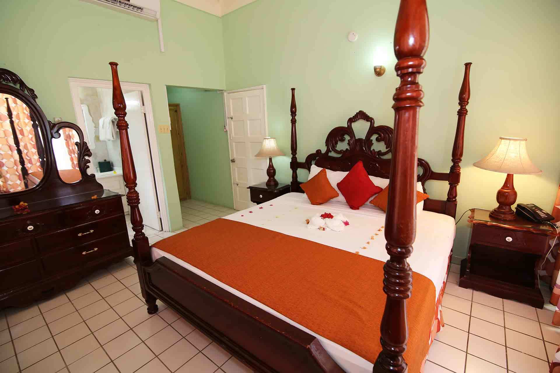 Foote Prints On The Sands Hotel Негрил Экстерьер фото