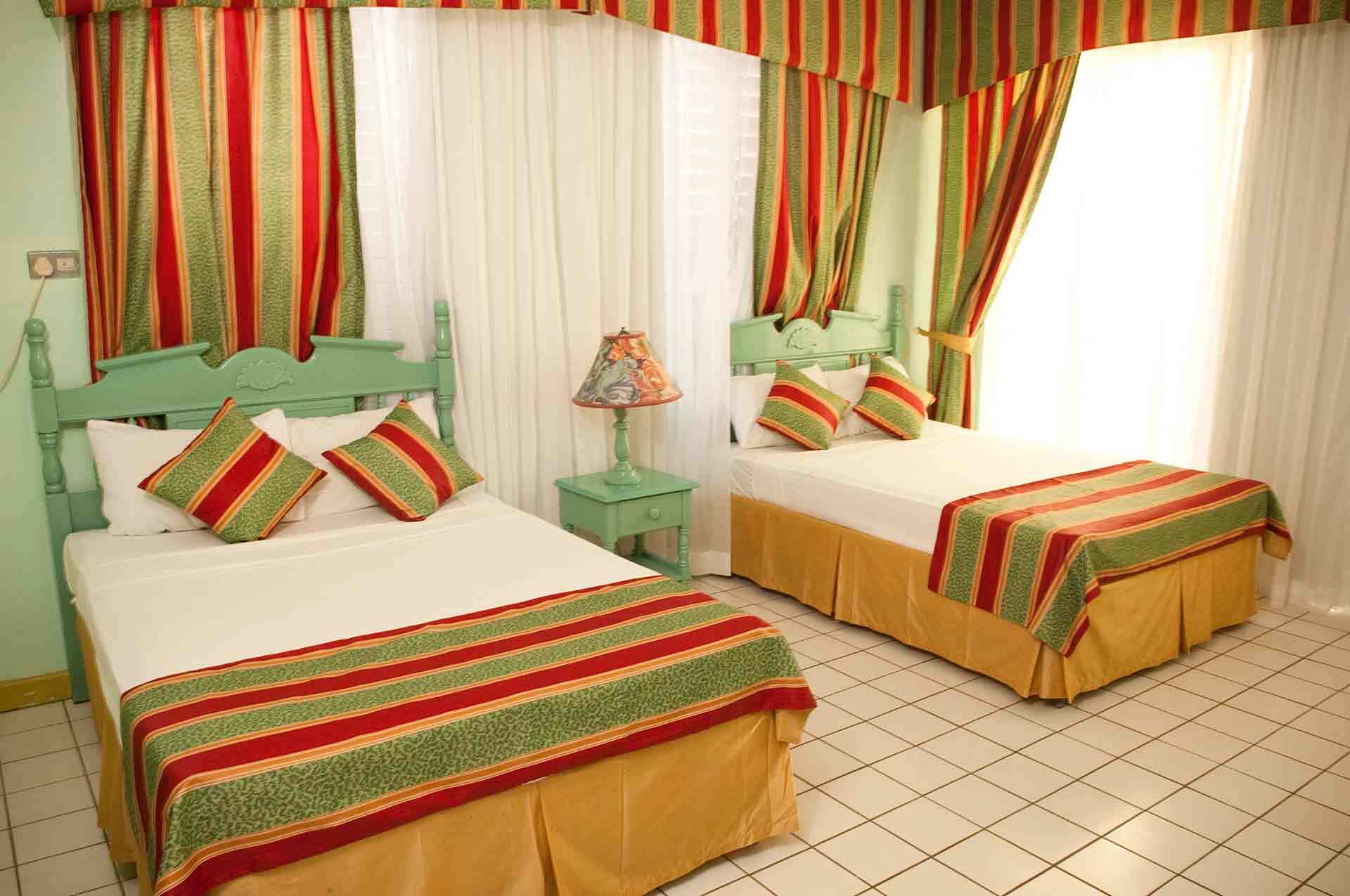 Foote Prints On The Sands Hotel Негрил Экстерьер фото