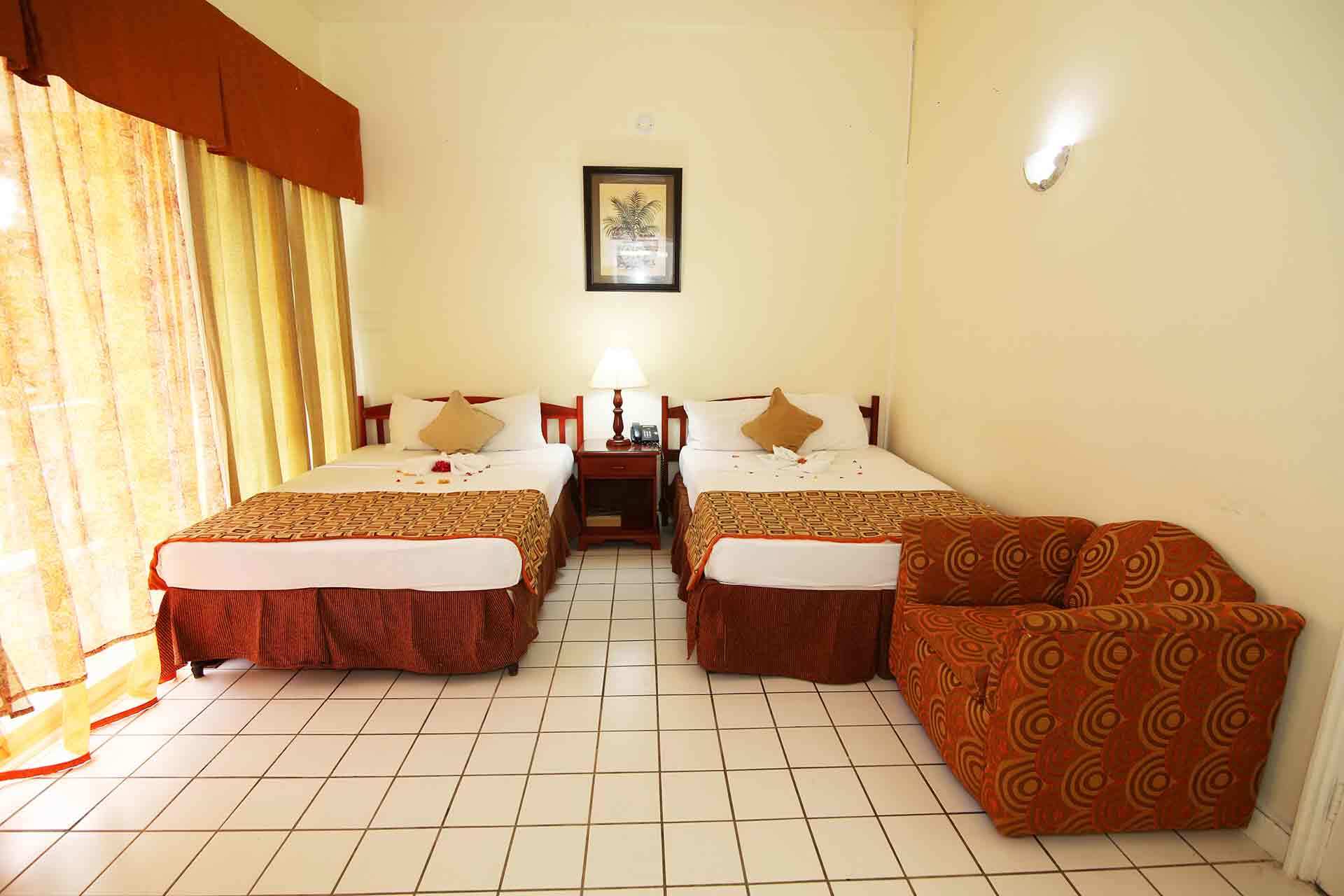 Foote Prints On The Sands Hotel Негрил Экстерьер фото