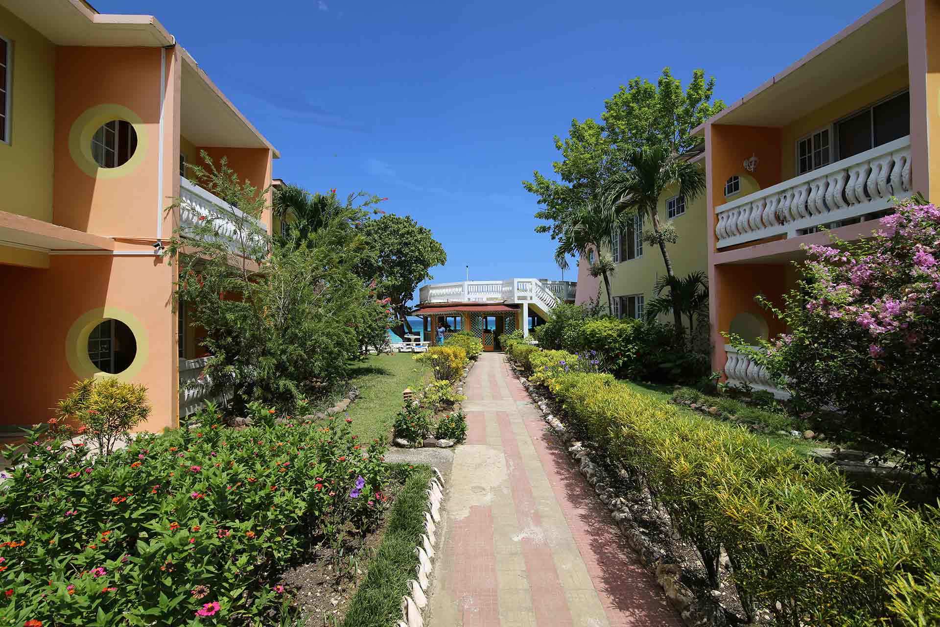 Foote Prints On The Sands Hotel Негрил Экстерьер фото