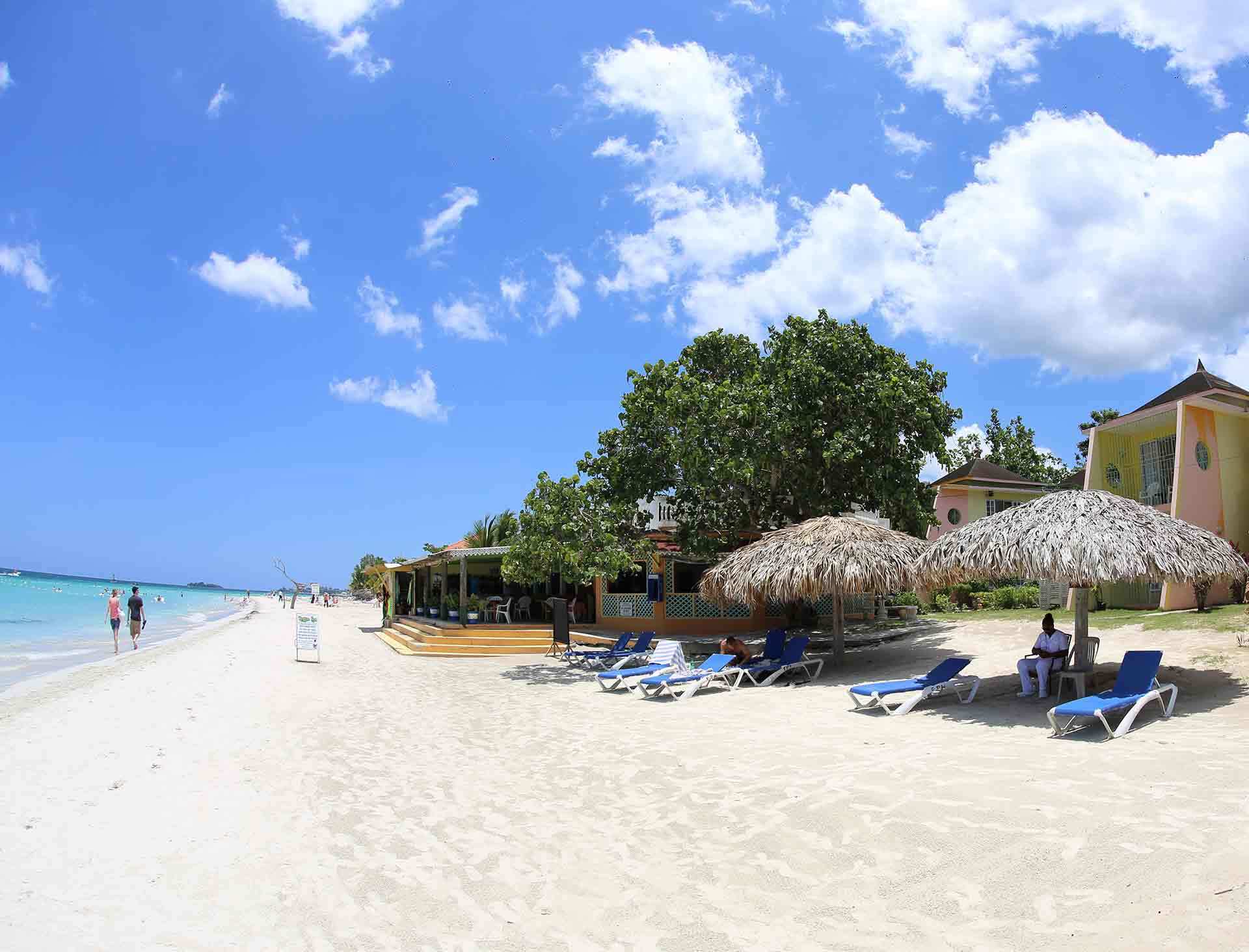 Foote Prints On The Sands Hotel Негрил Экстерьер фото